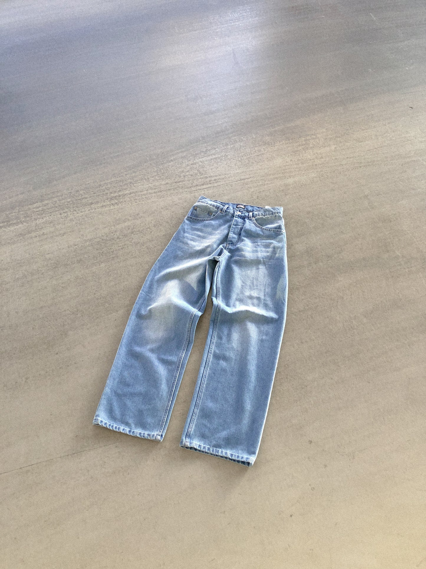 BLUE BAGGY JEANS